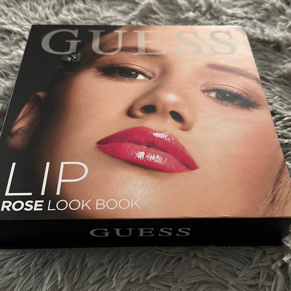 NIB Guess Six Matt Liquid/ Liquid Lip Gloss with Makeup Mirror.